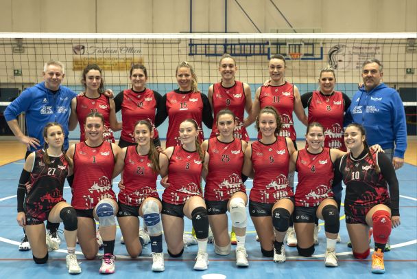 La Prima Divisione femminile 2026/27 di Codigoro Volley con lo staff tecnico